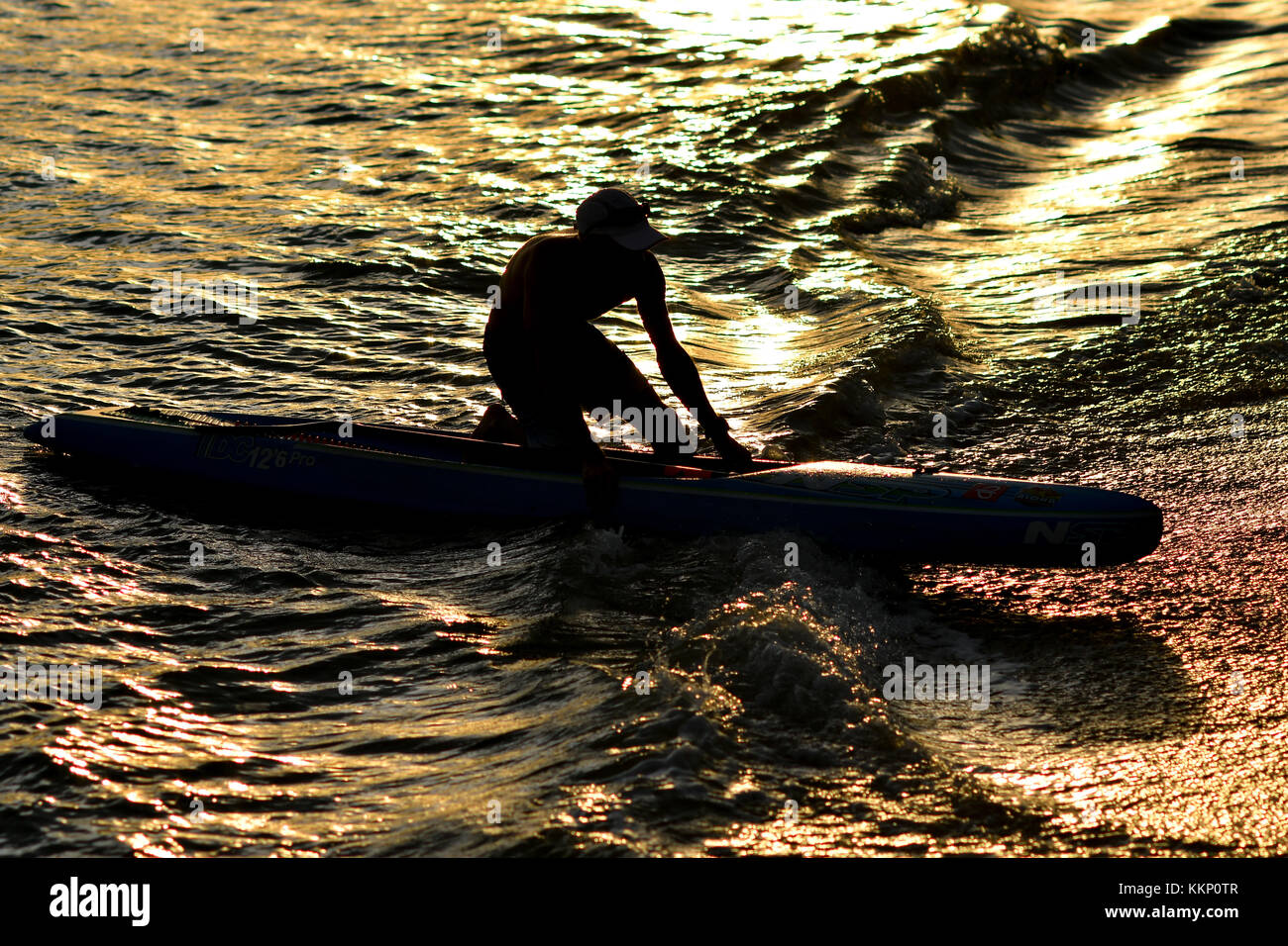 Le Stand Up Paddle Surf et Stand Up Paddle (SUP) Banque D'Images