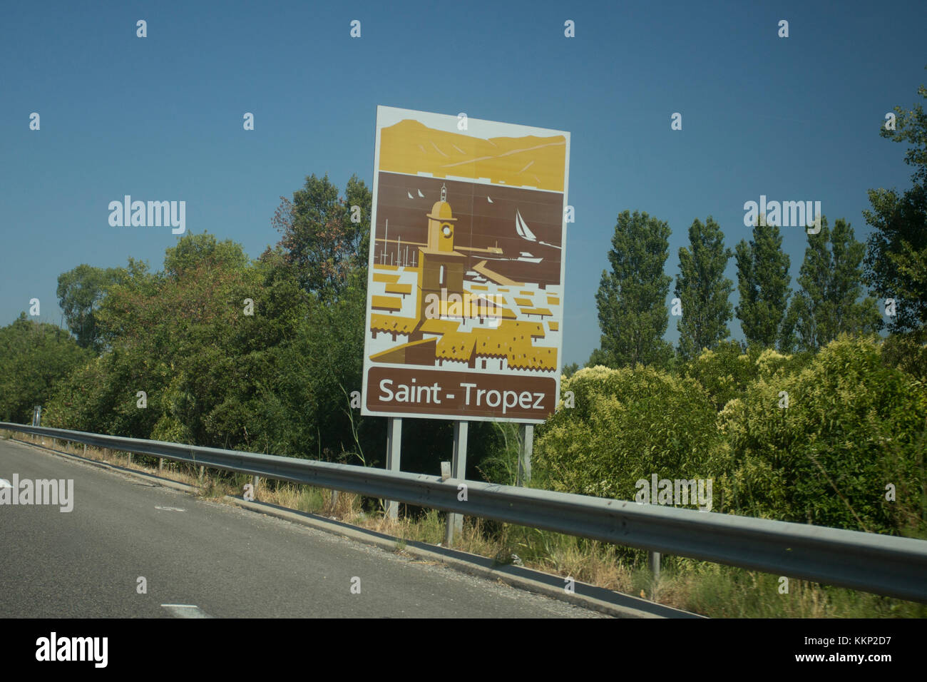 Touriste français signer le long le long d'autoroute près de saint tropez Banque D'Images