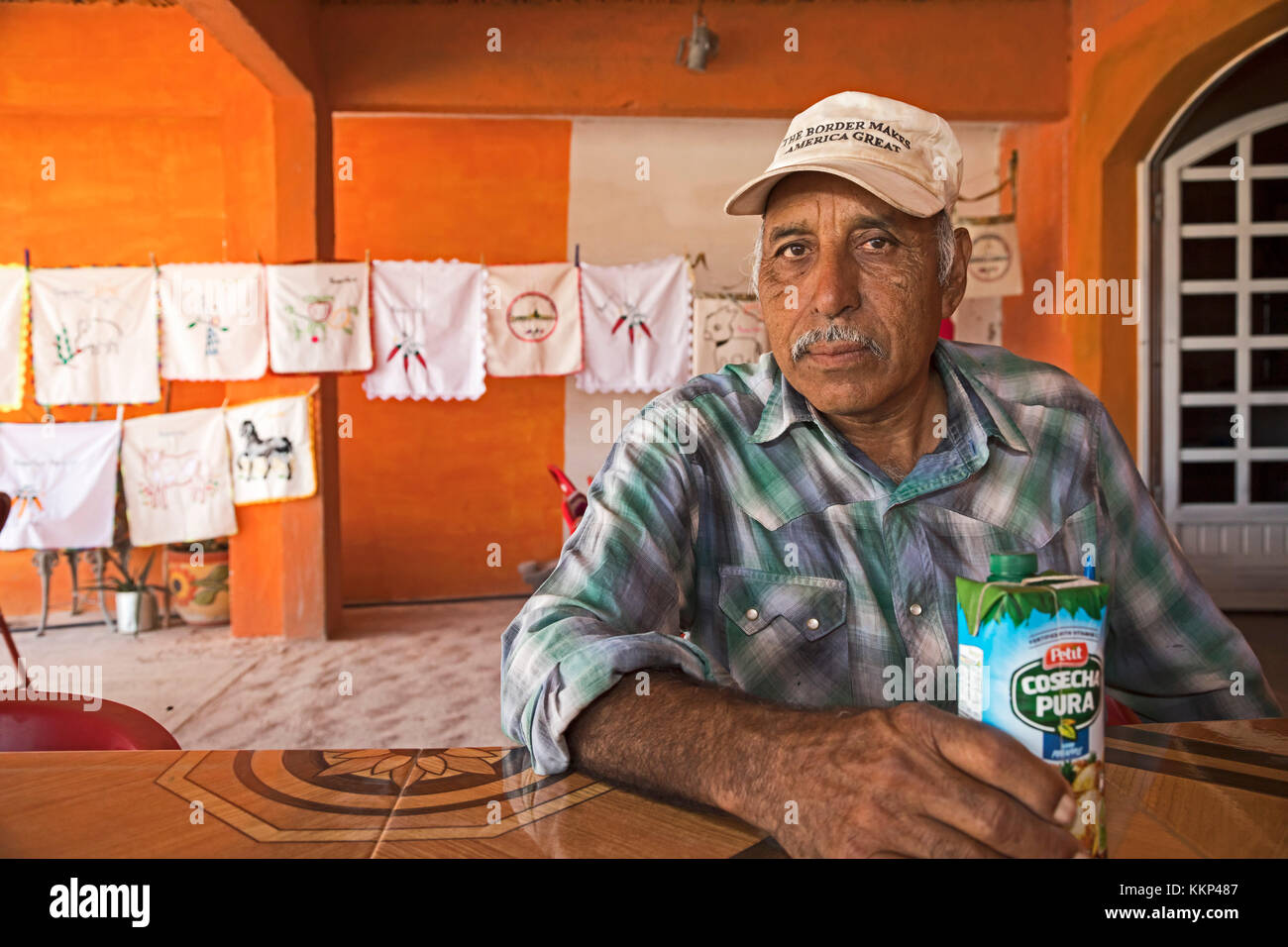 Boquillas del Carmen, Coahuila, Mexique - Esteban Oñate au restaurant Boquillas dans la petite ville frontalière de Boquillas, Mexique. La ville est populaire avec Banque D'Images
