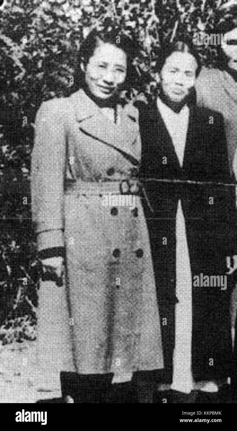 Heo Jongsuk et Park Jongae sont des figures notables du divertissement coréen, connus pour leur travail à la télévision et au cinéma. Leurs contributions aux médias coréens en ont fait des personnalités influentes dans l'industrie. Banque D'Images