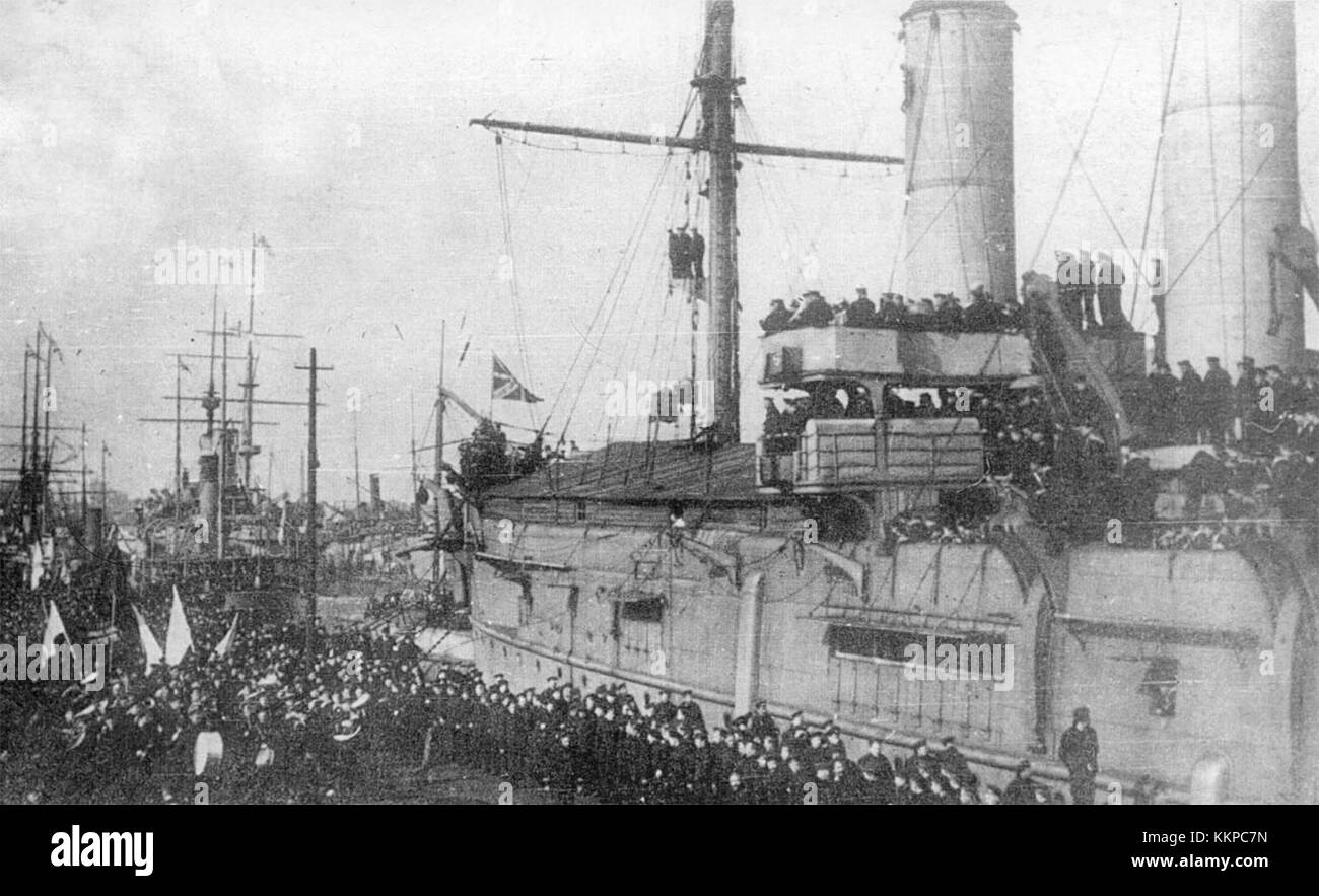 Pamyat' Azova est une référence historique à un navire ou événement lié à Azov, une région de la Russie. La référence de 1917 peut indiquer un moment historique significatif, peut-être lié à la Révolution russe ou à des événements militaires de cette période, et peut être associé à Cronstadt. Banque D'Images