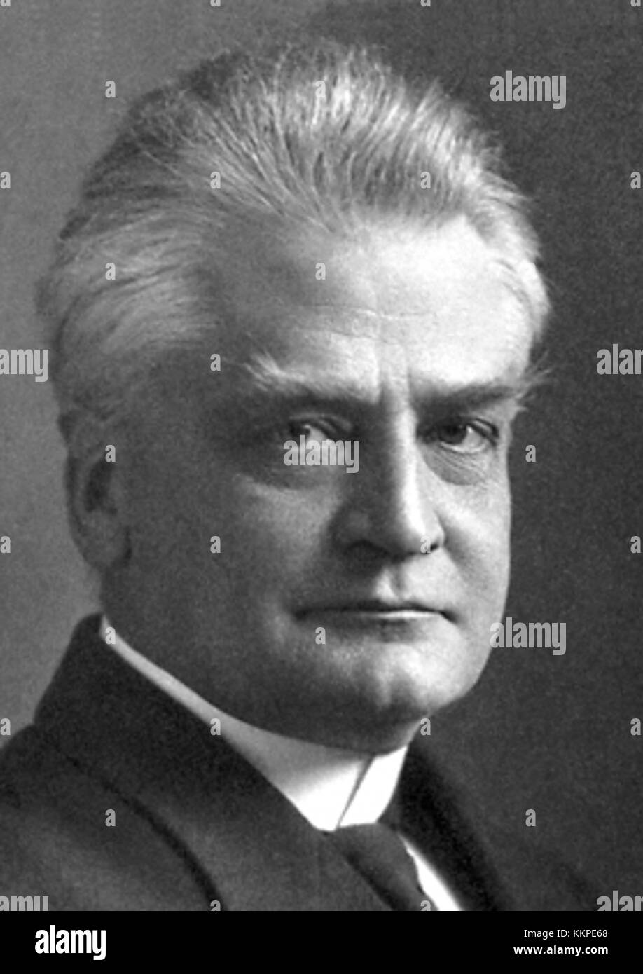 Christian Lous Lange, un éminent érudit norvégien et politologue, est surtout connu pour ses contributions aux études sur la paix et à la diplomatie internationale. Il a joué un rôle central dans le développement de la Société des Nations. Banque D'Images