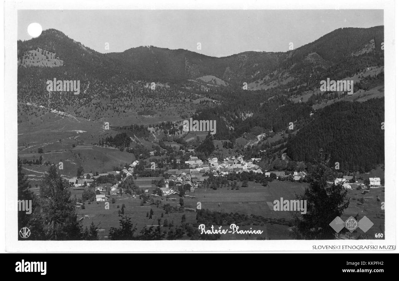 Une carte postale représentant Planica, une région connue pour son histoire de saut à ski en Slovénie. L'image capture le paysage pittoresque et la célèbre colline de saut à ski, mettant en valeur le patrimoine sportif de la région. Banque D'Images