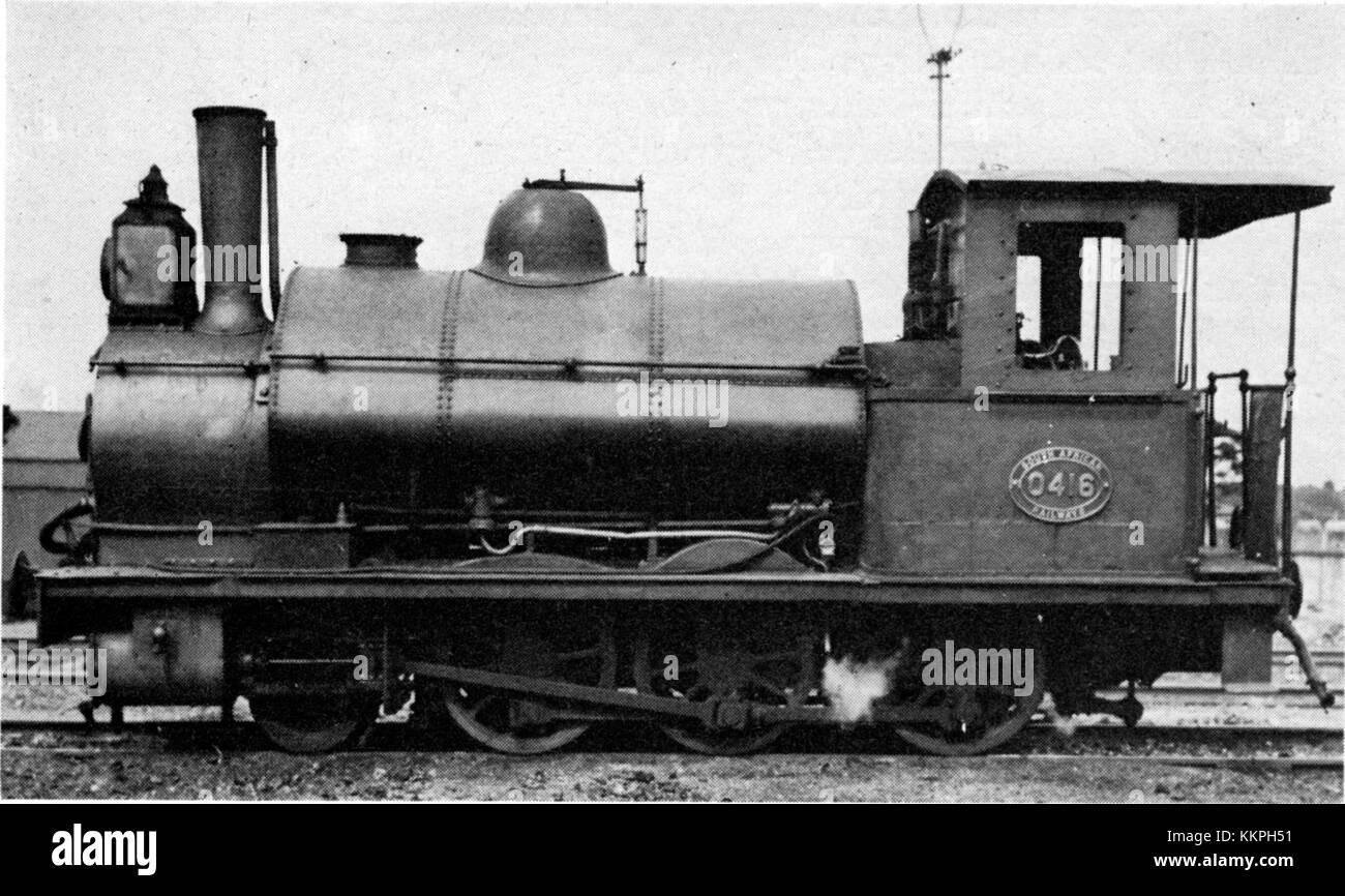 Le CGR 1ère classe 2-6-0ST no. 0416, construite par Kitson en 1876, est une locomotive à vapeur utilisée par les chemins de fer du gouvernement du Cap en Afrique du Sud. C'est un élément important de l'histoire ferroviaire du XIXe siècle, reflétant le développement du transport à vapeur dans la région. Banque D'Images