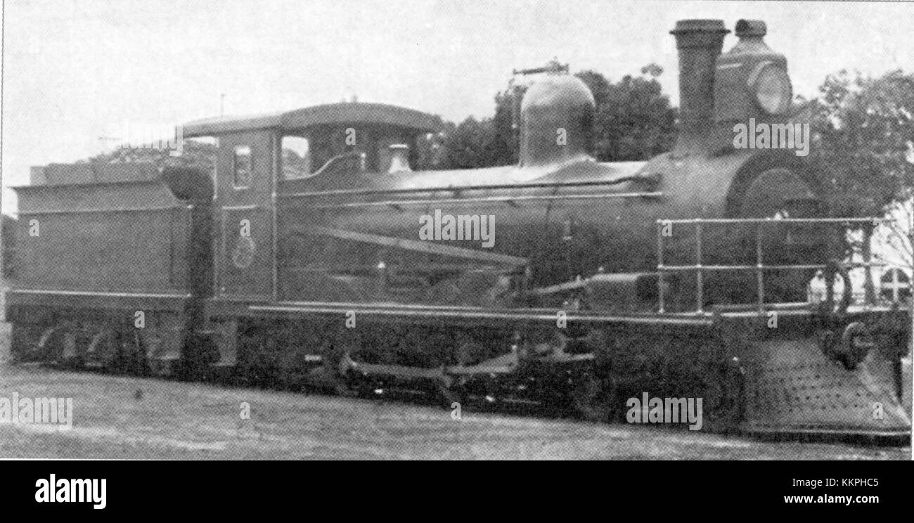 Cette image représente une locomotive CGR de 3e classe de 1884, conçue avec une disposition de roues 4-4-0 . La locomotive, qui fait partie des chemins de fer du gouvernement du Cap, était utilisée pour le transport de passagers et de marchandises. Banque D'Images