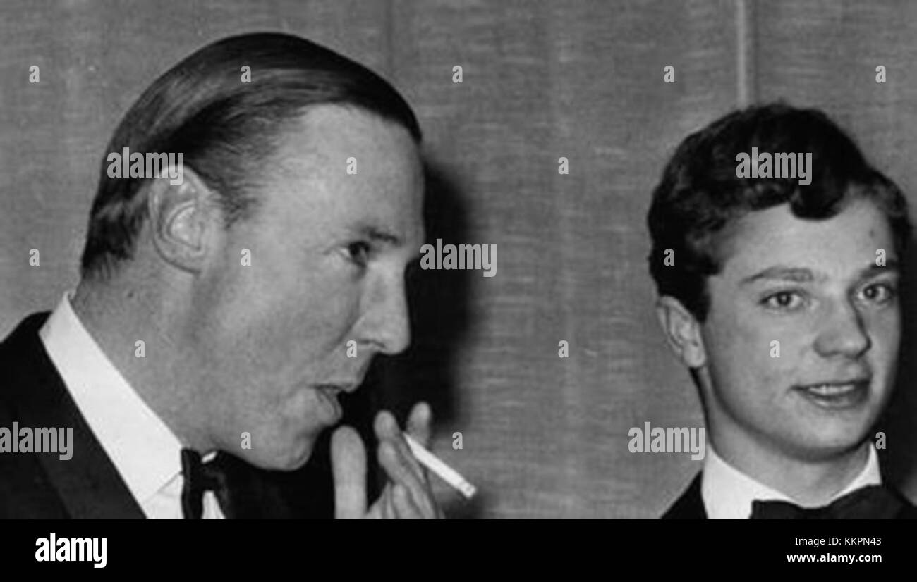 Cette photographie montre le prince héritier Carl Gustaf de Suède avec John Ambler en 1964, capturant un moment de l'histoire royale suédoise. Banque D'Images