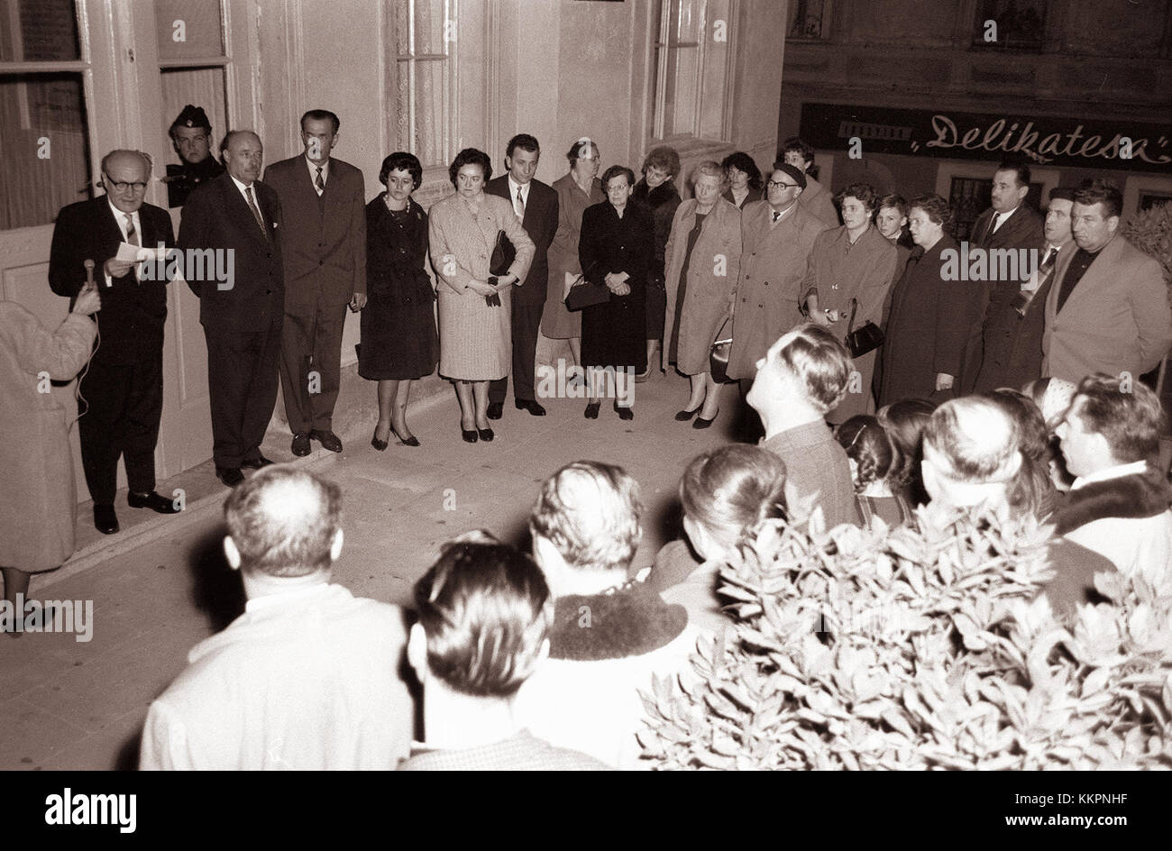 Le « 4. Revija dramskih skupin mariborskega okraja' fait référence au quatrième festival dramatique de la région de Maribor en Slovénie, qui s'est tenu en 1962, mettant en avant des représentations théâtrales régionales et des événements culturels. Banque D'Images