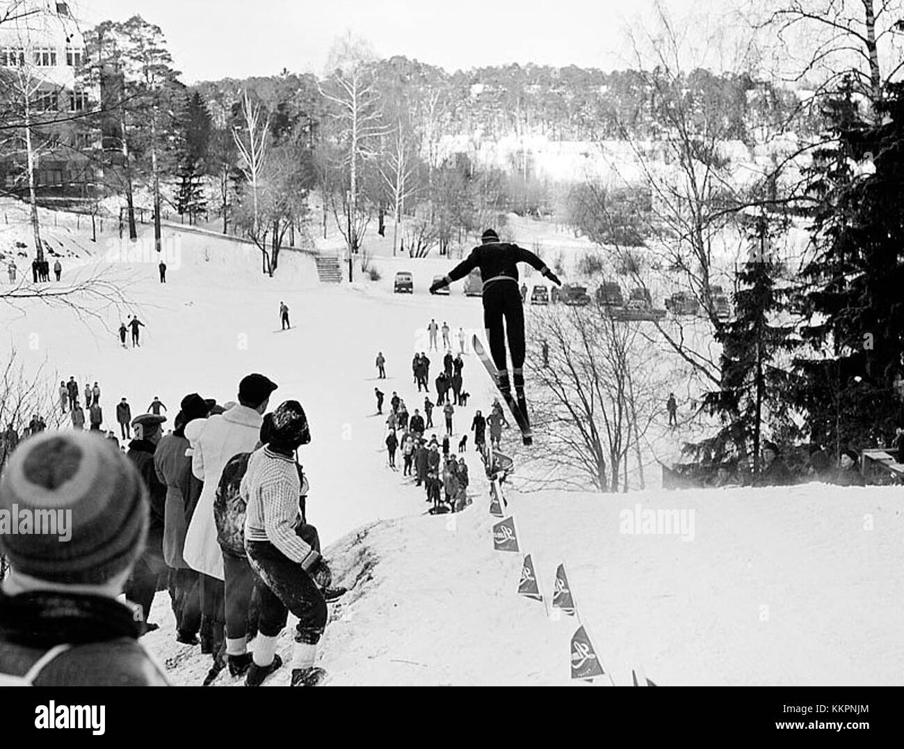 Enskede ski Jump, situé à Stockholm, en Suède, dans les années 1960, utilisé pour les compétitions de saut à ski et les événements de cette époque. Banque D'Images