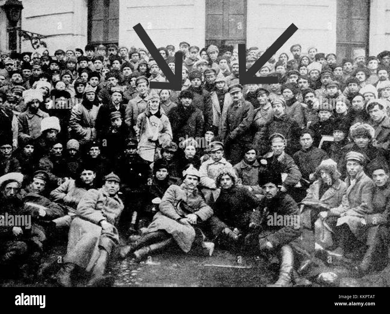 Lénine, Voroshilov et Trotsky étaient des figures clés de la Révolution russe et du début de l'Union soviétique. Leurs rôles dans la formation de la politique soviétique et de la stratégie militaire ont été critiques pour le succès de la révolution, bien que leurs relations soient devenues de plus en plus tendues au fil du temps. Banque D'Images