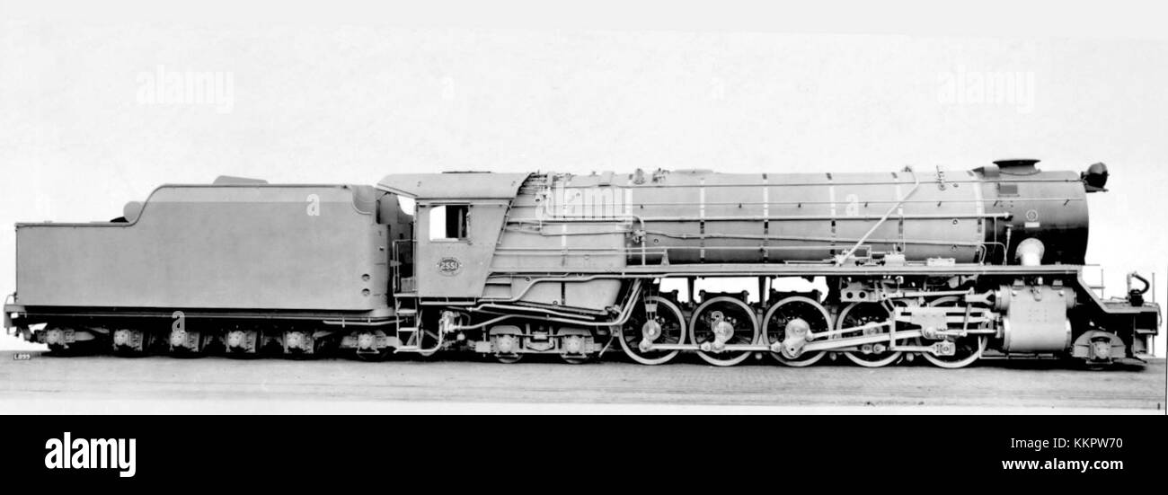 Classe 21 non. 2551 désigne une locomotive particulière d'une série de trains de classe 21, utilisés dans divers systèmes ferroviaires. Cette locomotive particulière a probablement une valeur historique et peut être associée à des itinéraires ou à des événements particuliers dans l'industrie ferroviaire. Banque D'Images