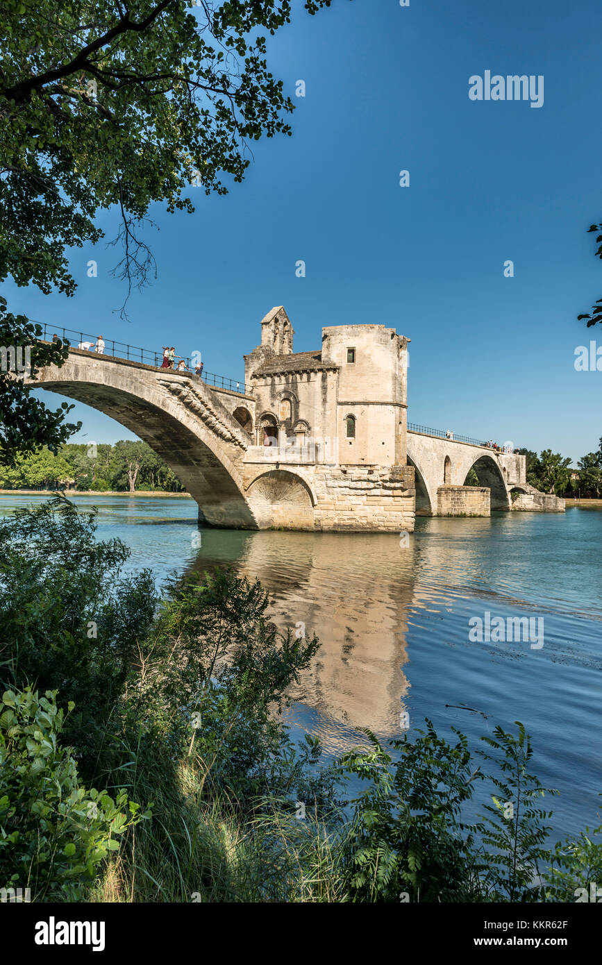 Avignon, Provence, Provence-Alpes-Côte d'Azur, Vaucluse, Sud de la France, France, Pont de Saint Benezet sur le Rhône, site culturel classé au patrimoine mondial de l'UNESCO Banque D'Images