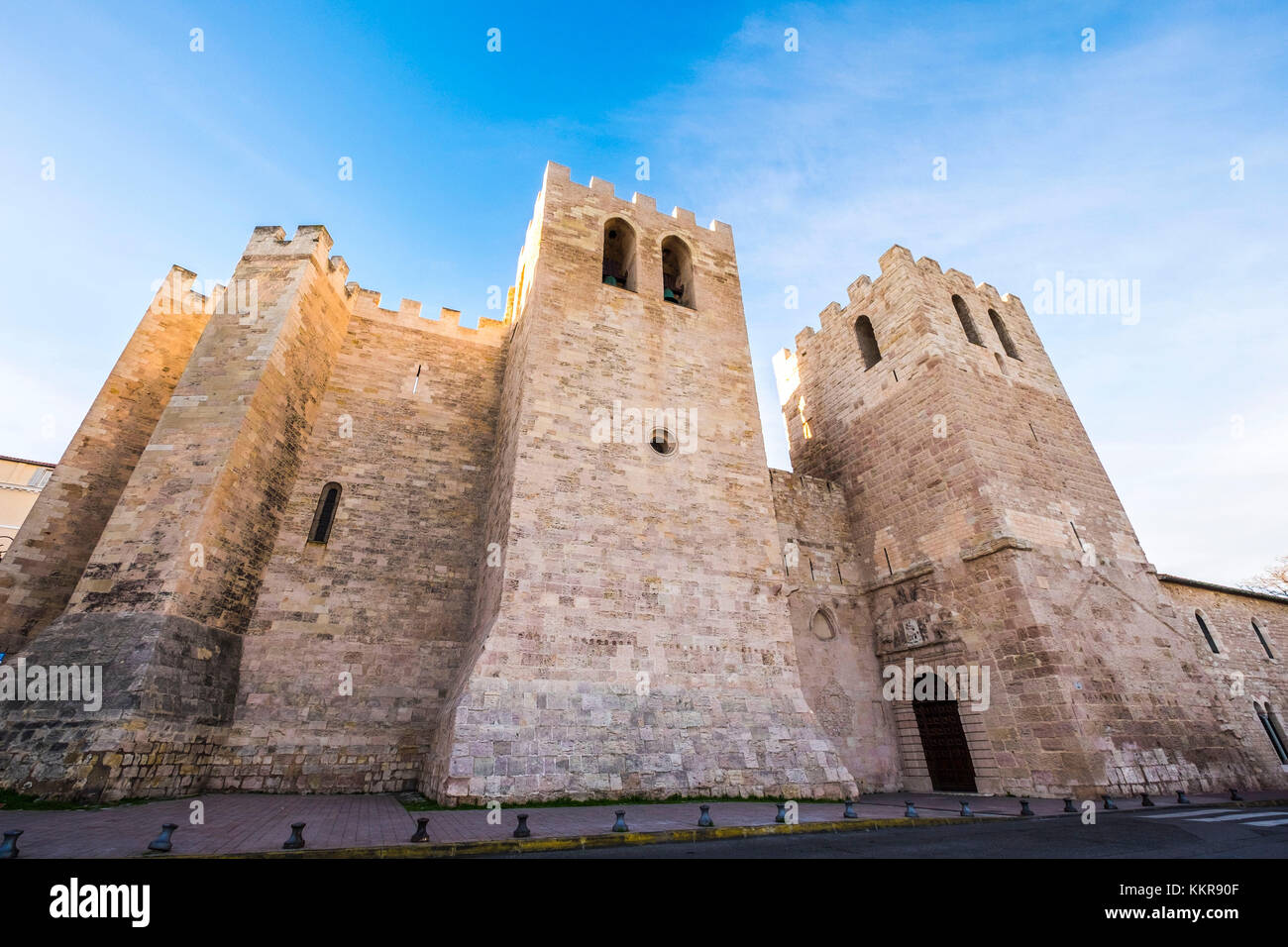 Eglise Saint-Victor, dédiée par le Pape Benoît IX en 1040 et reconstruite en 1200, Marseille, France, Europe Banque D'Images