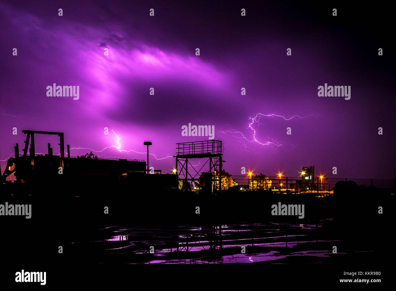 Un orage sur la ville allemande wilhelmshaven Banque D'Images