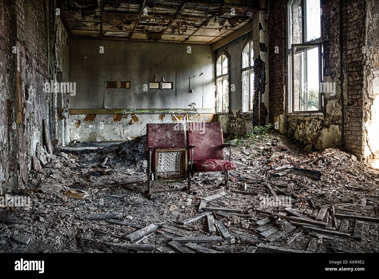 Un vieux théâtre dans un bâtiment abandonné près de la ville de Bad Harzburg, Allemagne Banque D'Images Un vieux théâtre dans un bâtiment abandonné près de la ville de Bad Harzburg, Allemagne Banque D'Images