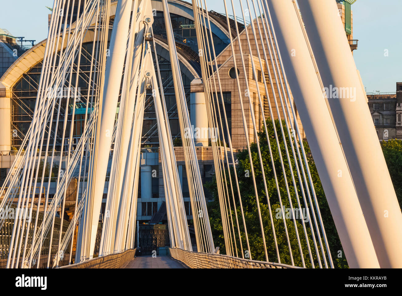 L'Angleterre, Londres, Westminster, Charing cross, hungerford passerelle aka golden jubilee bridge, architectes lifschutz davidson sandlands Banque D'Images