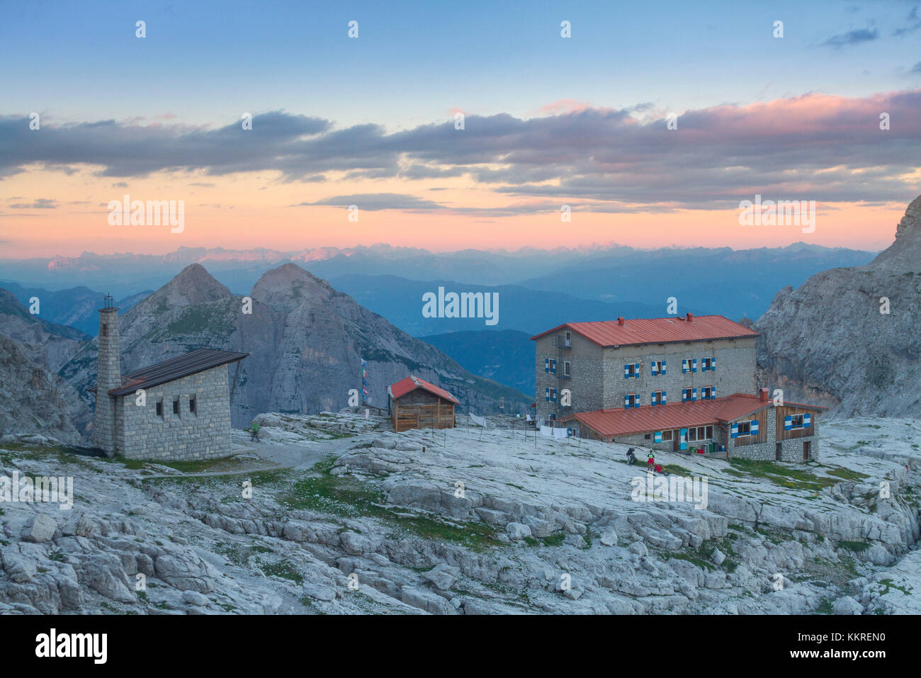 Refuge Pedrotti au coucher du soleil - Dolomites - Trentino Banque D'Images