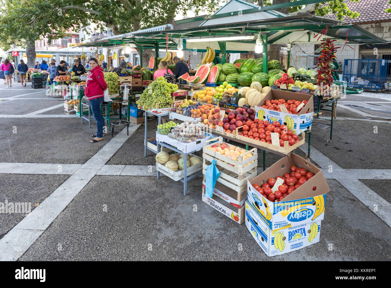 Les fruits et légumes sur une échoppe de marché dans les rues de Dubrovnik, Dalmatie, côte adriatique, Croatie Banque D'Images