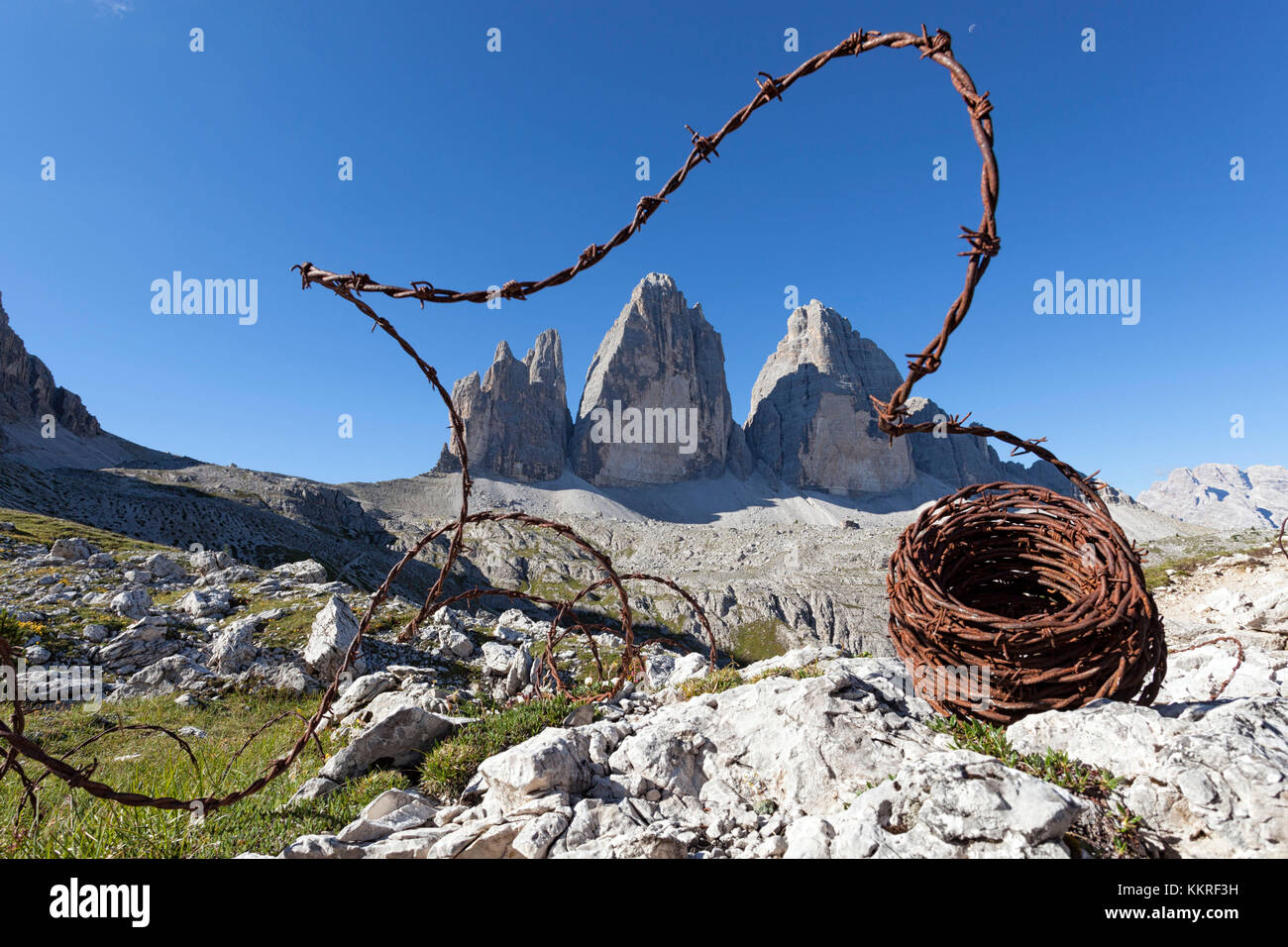 Les barbelés de la première guerre mondiale en face de Drei Zinnen, dolomites, toblach, bozen, Tyrol du sud, Italie Banque D'Images