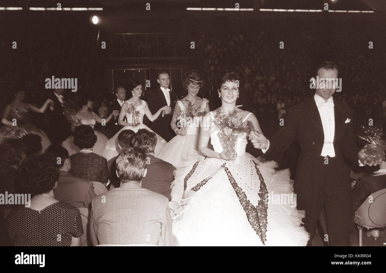 Une photographie du Championnat d'Europe de danse standard 1962, mettant en valeur les concurrents et l'importance culturelle du eventâ dans le monde de la danse. Banque D'Images