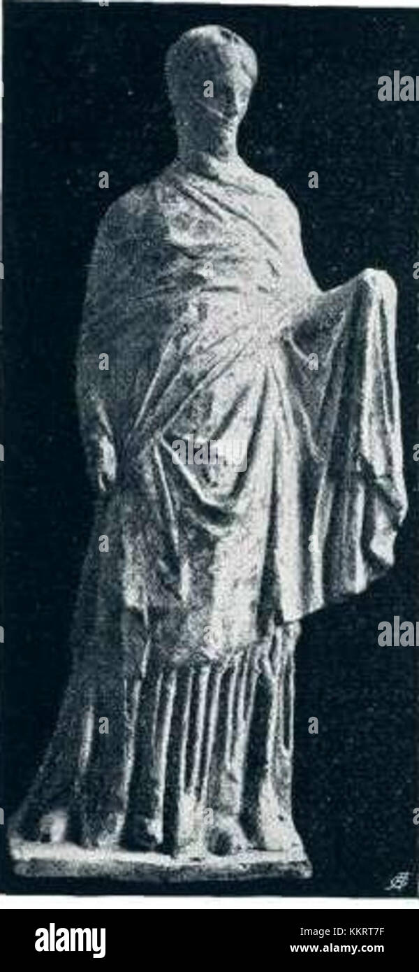 Un ensemble de figurines Tanagra, originaires de la Grèce antique, mettant en valeur le grec classique Les figurines, représentant souvent des femmes élégantes dans diverses poses, sont fabriquées avec une grande attention aux détails, représentant les réalisations culturelles et artistiques de la Grèce antique. Banque D'Images