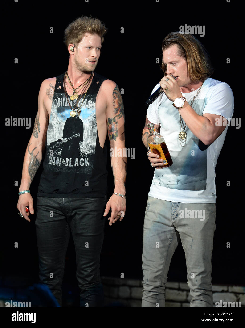 West Palm Beach, FL - le 28 mai : Brian Kelley et Tyler hubbard de Florida Georgia line effectuer au coral sky amphitheatre le 28 mai 2015 à West Palm Beach Florida : Brian Kelley, Tyler hubbard Banque D'Images