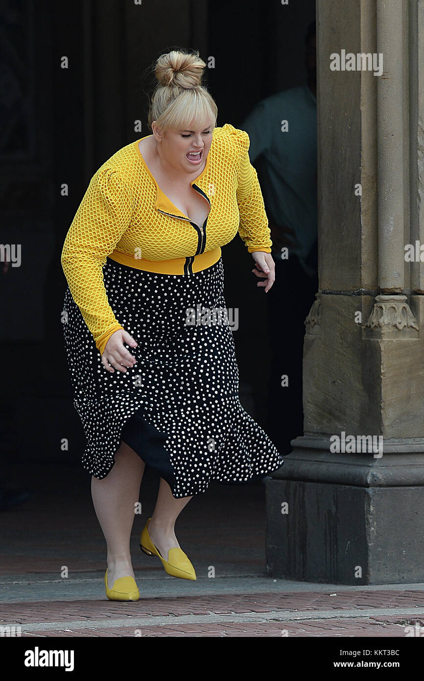 New York Ny 10 Juillet Rebel Wilson Est Actrice Vu Filmer Est Ce Pas Romantique Dans Central Park Le 10 Juillet 17 A New York Personnes Rebel Wilson Photo Stock Alamy