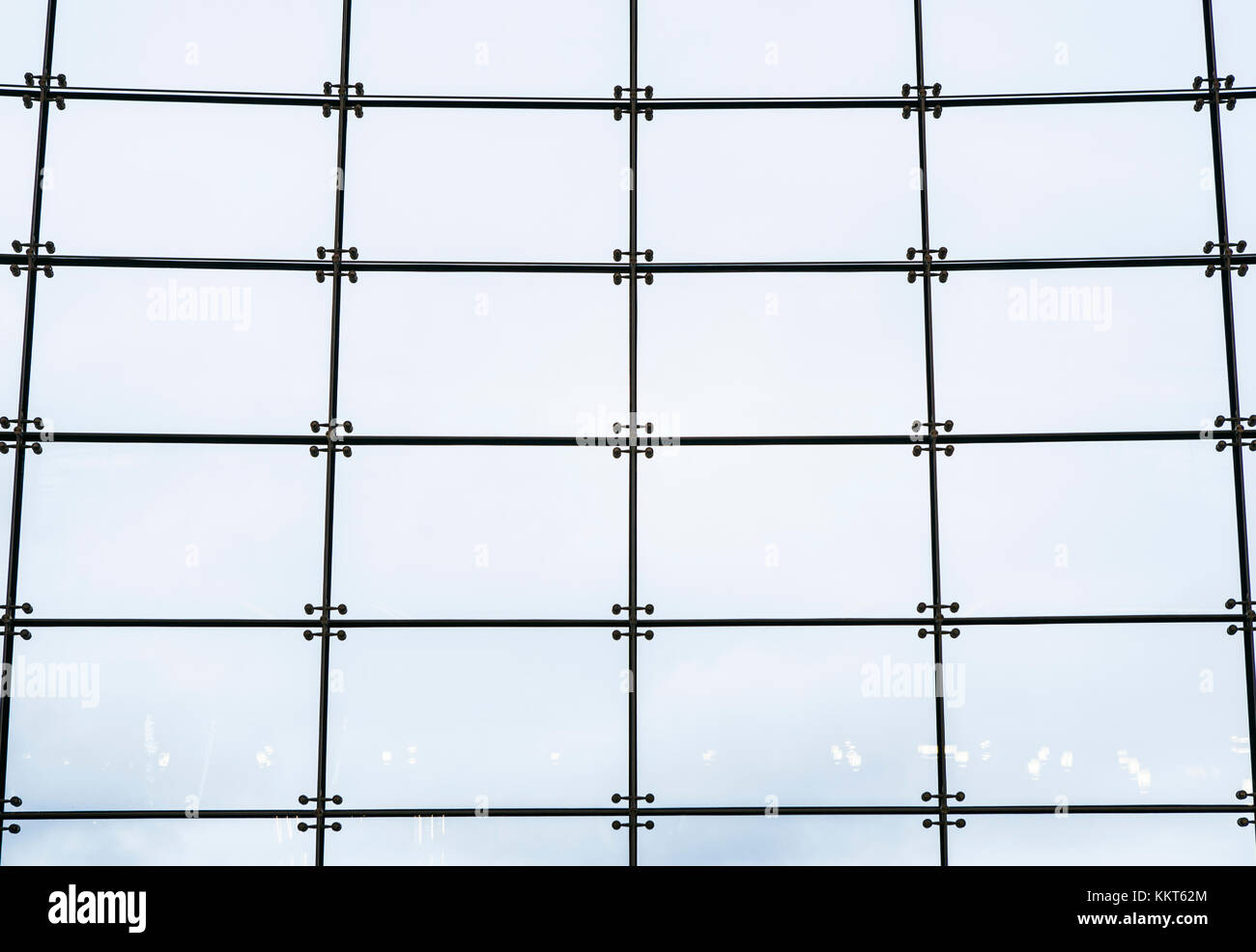 Un mur de panneaux de fenêtre à Seatac International Airport Terminal Central. Banque D'Images