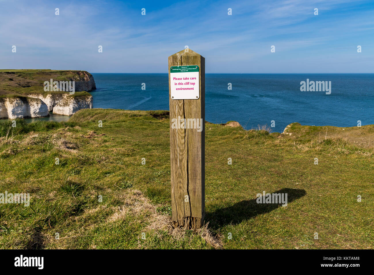 Signer : 'Prendre soin en falaise environnement", vu à Flamborough Head falaises, près de Bridlington, East Riding of Yorkshire, UK Banque D'Images