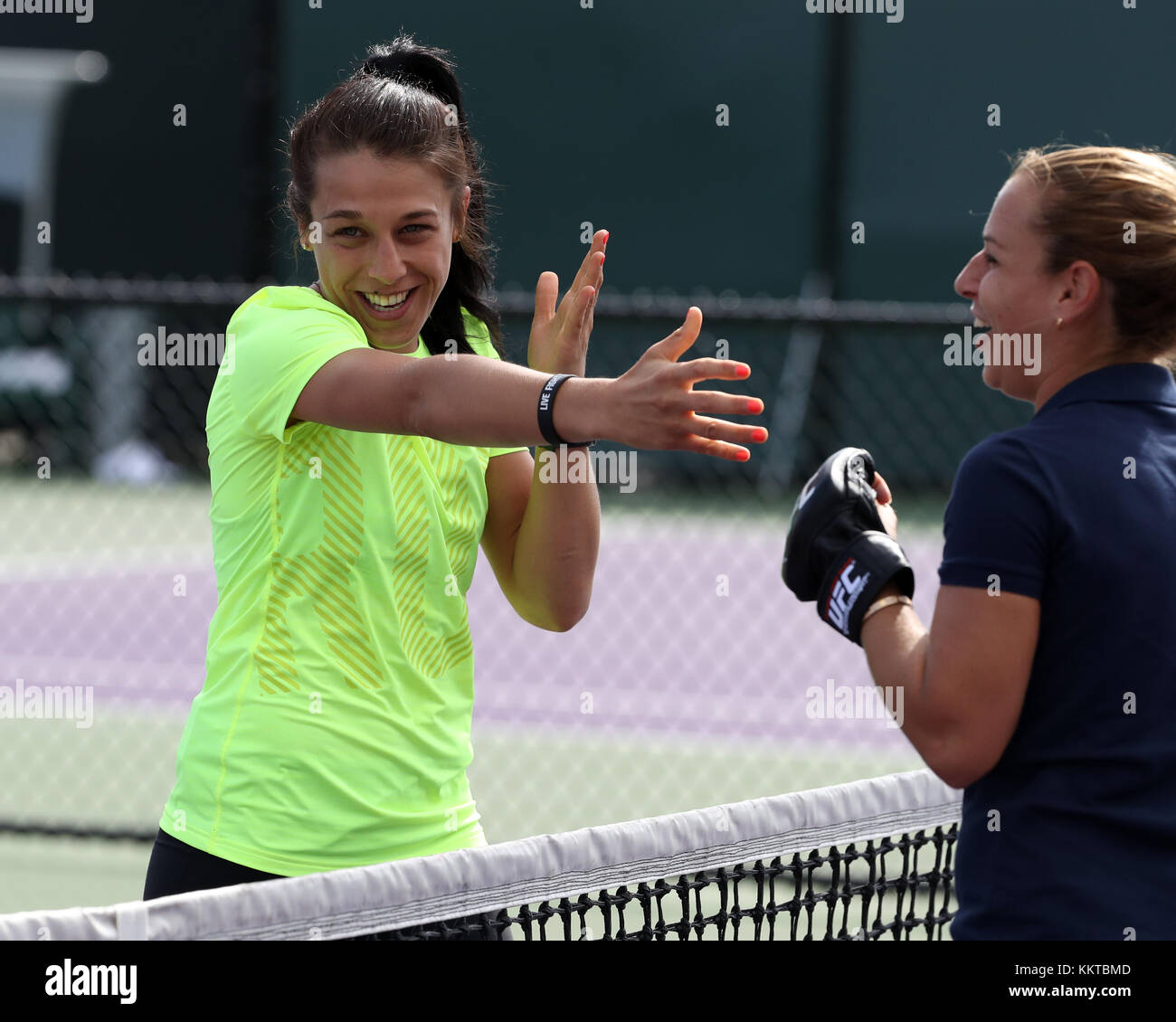 KEY BISCAYNE, FL - 26 MARS : Joanna Jedrzejczyk le 7 jour de l'ouverture de Miami au Crandon Park tennis Centre. Joanna Jędrzejczyk est une artiste polonaise mixte qui rivalise dans la division féminine de poids de paille du Championnat de combat ultime le 26 mars 2017 à Key Biscayne, Floride personnes: Joanna Jedrzejczyk Banque D'Images