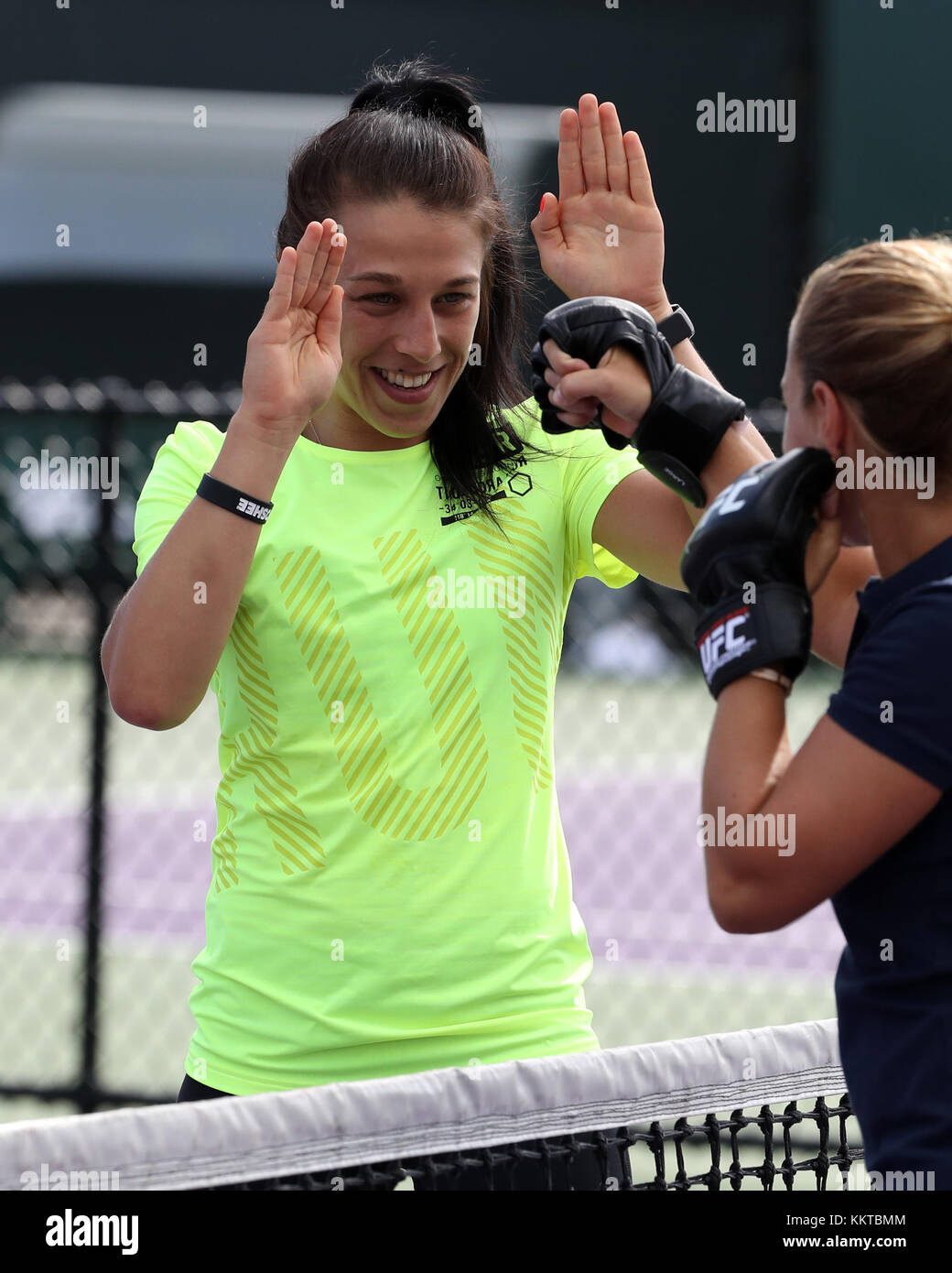 KEY BISCAYNE, FL - 26 MARS : Joanna Jedrzejczyk le 7 jour de l'ouverture de Miami au Crandon Park tennis Centre. Joanna Jędrzejczyk est une artiste polonaise mixte qui rivalise dans la division féminine de poids de paille du Championnat de combat ultime le 26 mars 2017 à Key Biscayne, Floride personnes: Joanna Jedrzejczyk Banque D'Images