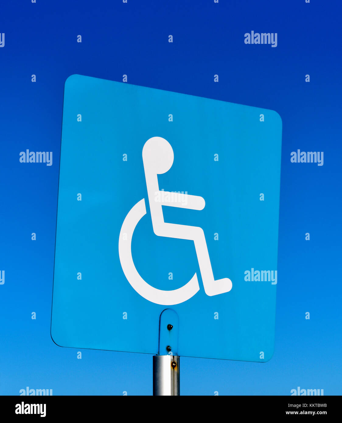 Logo de stationnement pour personnes handicapées. Supermarché Sainsbury's. Craigleith Retail Park, l'Groathill Road, Édimbourg, Écosse, Royaume-Uni, Europe. Banque D'Images