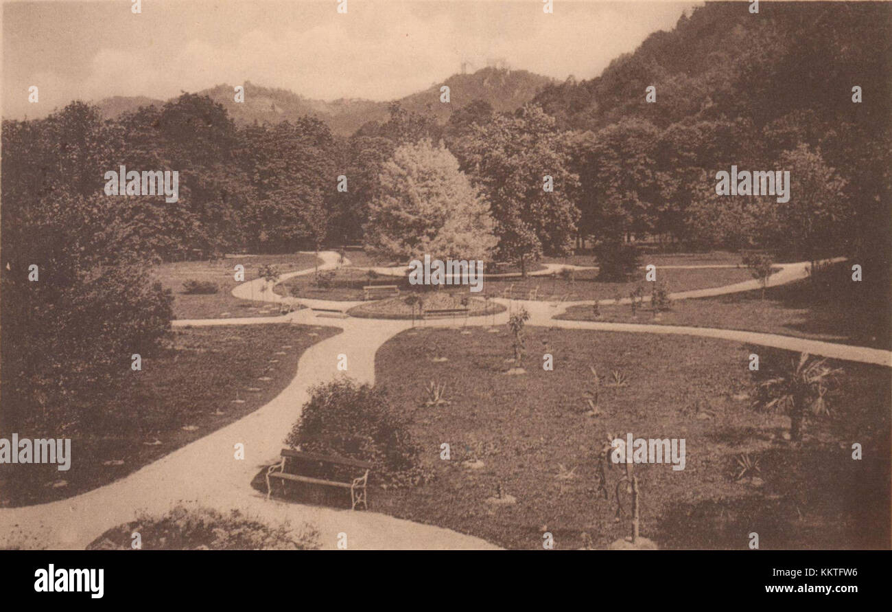 Une carte postale historique de Celje, Slovénie, datée de 1927, représentant le paysage urbain et les éléments culturels de l'époque. Banque D'Images