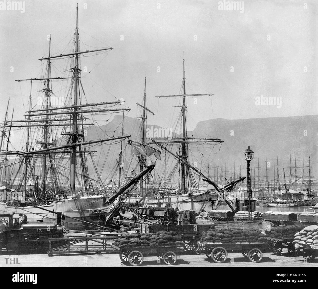 La CGR 0-4-0ST No. 17, construite en 1881, était une locomotive à vapeur utilisée sur les chemins de fer du gouvernement du Cap en Afrique du Sud, jouant un rôle dans l'histoire des transports régionaux. Banque D'Images