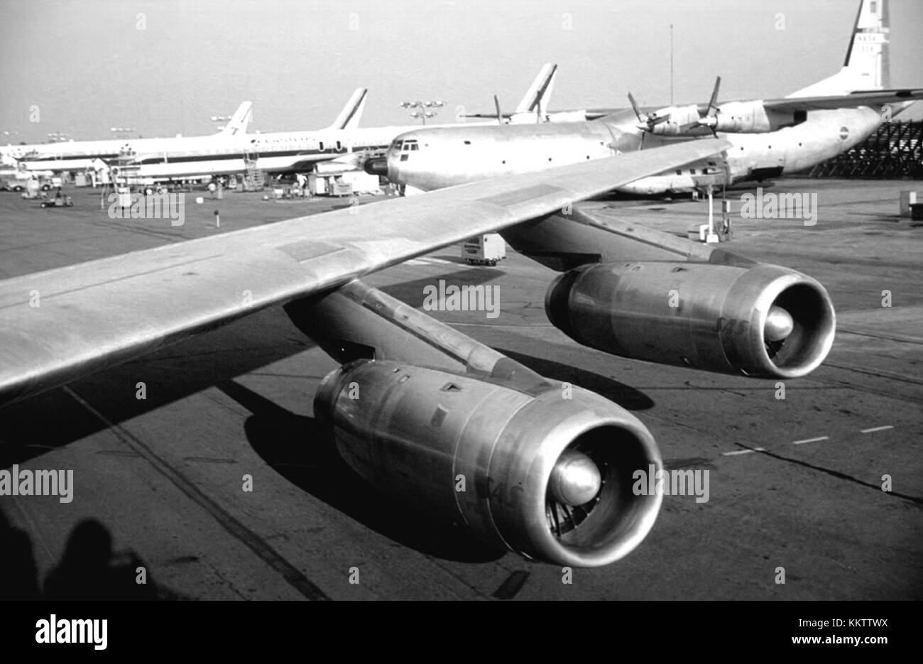 L'avion DC 8 62, exploité par SAS, est montré avant son décollage de long Beach, Californie, le 3 avril 1967. Cela a marqué un moment important dans l'histoire de l'aviation, avec l'avion se dirigeant vers Stockholm. Banque D'Images