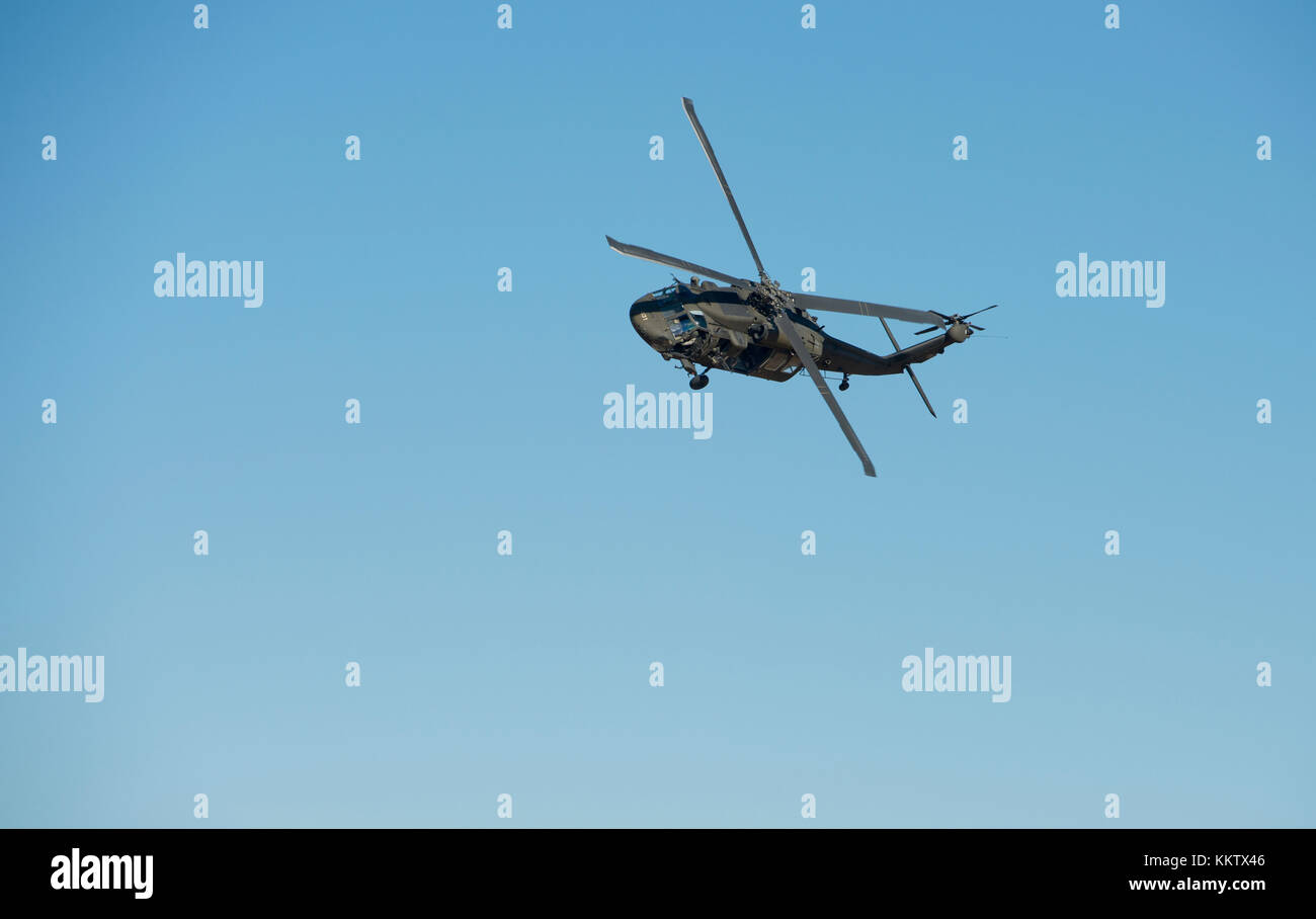 Sikorsky UH-60 Black Hawk en vol à Gowen Thunder Airshow le 14 octobre 2017 Banque D'Images