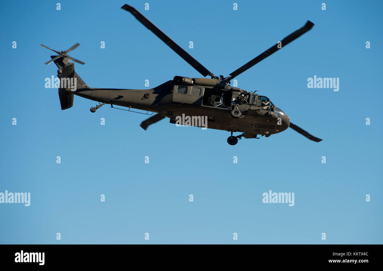 Sikorsky UH-60 Black Hawk en vol à Gowen Thunder Airshow le 14 octobre 2017 Banque D'Images