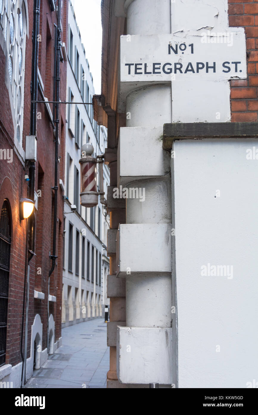 Face cachée dans les rues du Square Mile derrière la Banque d'Angleterre, Royaume-Uni Banque D'Images