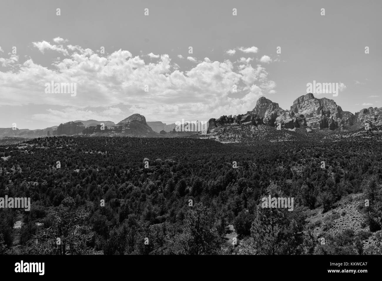 Arizona Sedona Red Rocks Vue paysage noir et blanc Banque D'Images