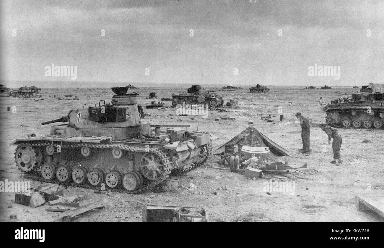 Une image de Sidi Rege, située dans le désert occidental, prise en 1941. Cette région désertique a joué un rôle important pendant la seconde Guerre mondiale dans le cadre de la campagne d'Afrique du Nord, en particulier dans le contexte des batailles entre l'axe et les forces alliées. Banque D'Images Une image de Sidi Rege, située dans le désert occidental, prise en 1941. Cette région désertique a joué un rôle important pendant la seconde Guerre mondiale dans le cadre de la campagne d'Afrique du Nord, en particulier dans le contexte des batailles entre l'axe et les forces alliées. Banque D'Images