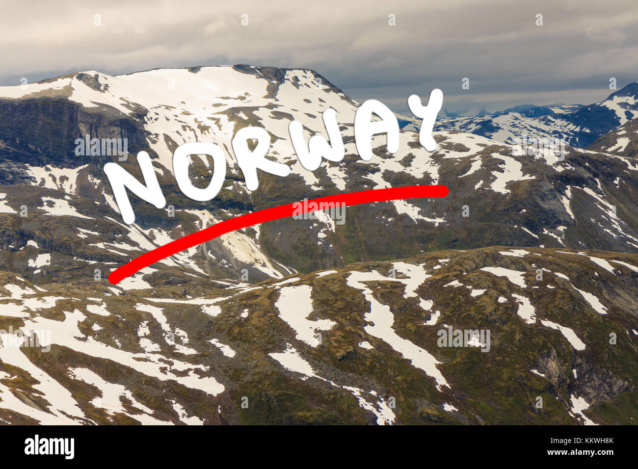 Locations de tourisme et voyages. Superbe vue sur les montagnes couvertes de neige paysage de la vue, plateau dalsnibba Norvège Scandinavie. Banque D'Images