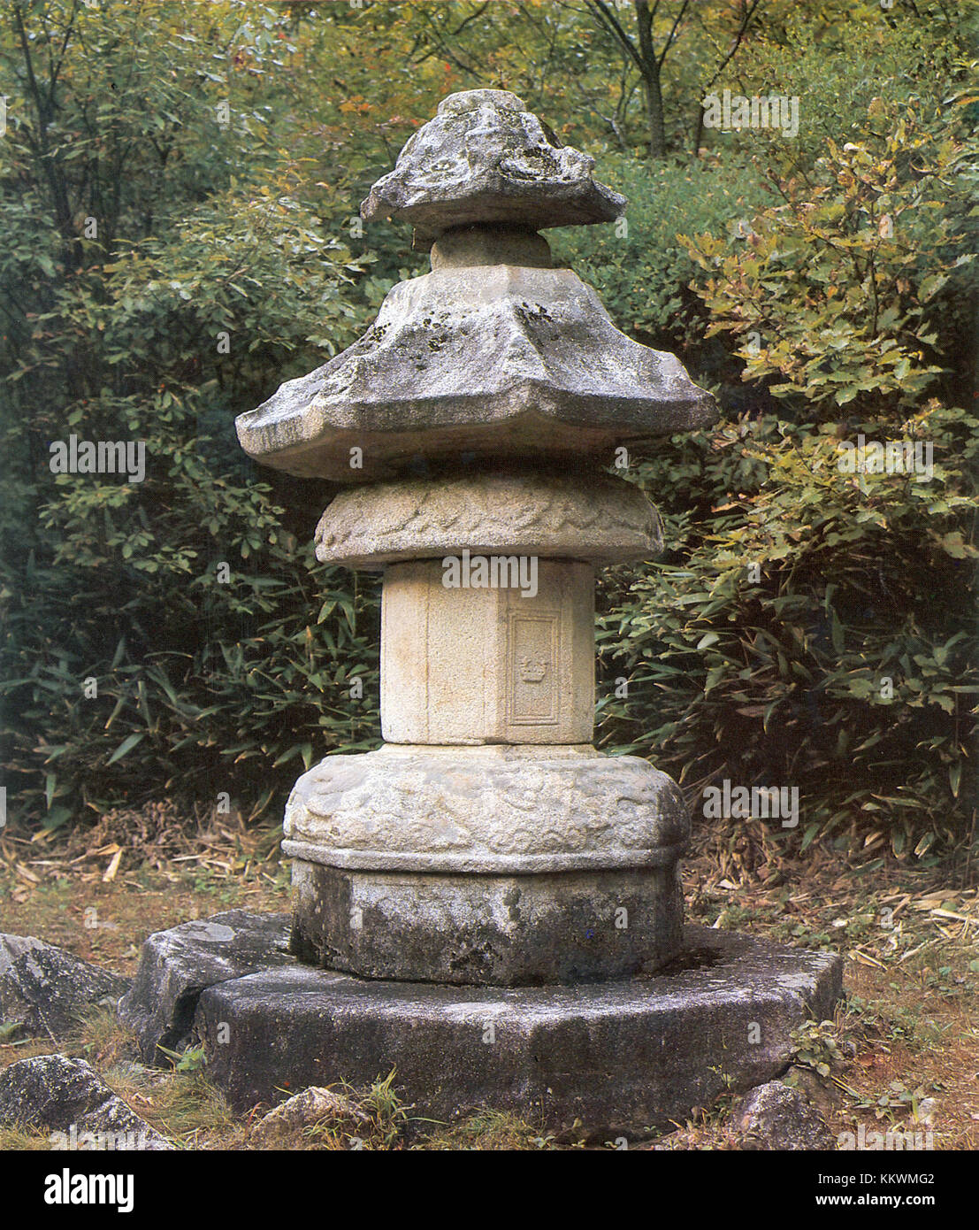 Stupa en pierre du maître Nangwon au temple de Bohyeonsa à Gangneung, en Corée Banque D'Images