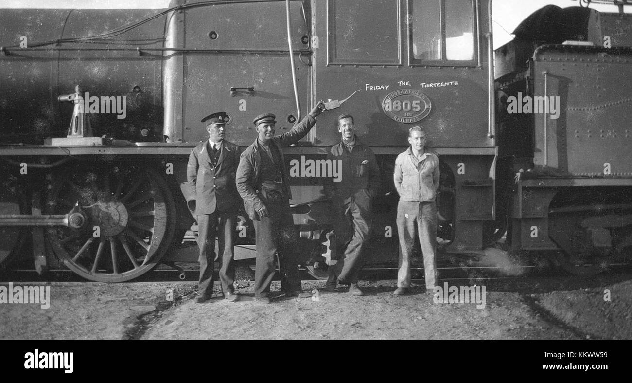 La classe 16B 805 est une locomotive à vapeur, plus précisément une configuration 4-6-2 conçue par l'ingénieur Ben Schoeman. Il est connu pour sa conception et son utilisation dans le système ferroviaire sud-africain au cours du XXe siècle. Banque D'Images