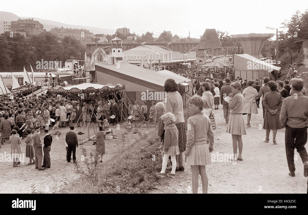 Mariborski teden 1961 (7) fait référence à l'édition 1961 de l'événement annuel de Maribor, un festival culturel organisé à Maribor, en Slovénie. Le festival a présenté une grande variété d'activités culturelles, y compris la musique, l'art et les spectacles de théâtre, contribuant à la vie culturelle de la région dans les années 1960 Banque D'Images