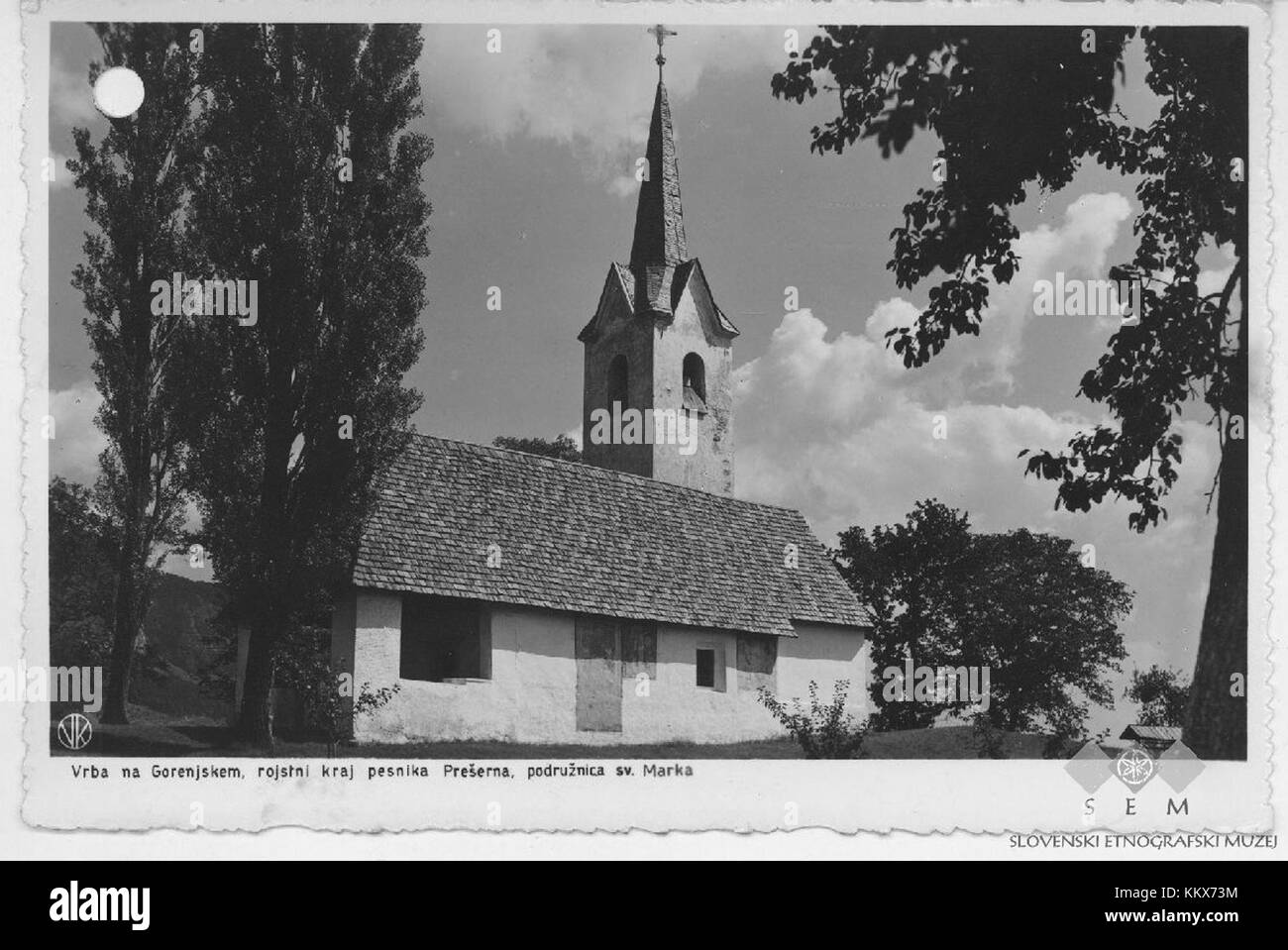 Une carte postale représentant l'église de Marc à Vrba, Slovénie. Cette église gothique, datant du XIVe siècle avec des ajouts ultérieurs, présente des fresques de Jernej de Loka et est un monument culturel national. Banque D'Images