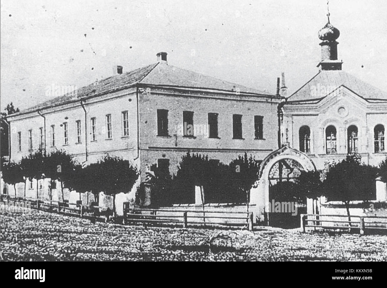 L'école religieuse de Torzhok, située en Russie, était un établissement d'enseignement axé sur les études religieuses et la formation du clergé. Il a joué un rôle important dans l'éducation religieuse et culturelle de la région. L'école a contribué au développement religieux de la communauté locale et formé des personnes pour le service religieux. Banque D'Images