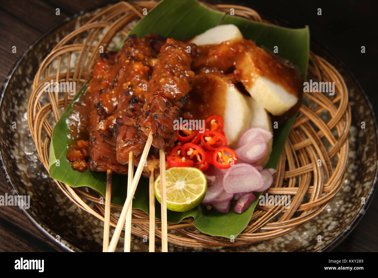 Sate Kere, le tempeh populaires de Satay / Solo Surakarta, centre de Java Banque D'Images