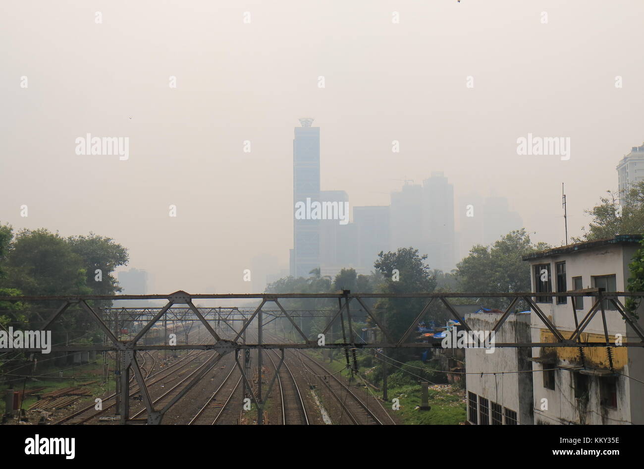 Le centre-ville de Bombay Mumbai la pollution de gratte-ciel cityscape Inde Banque D'Images