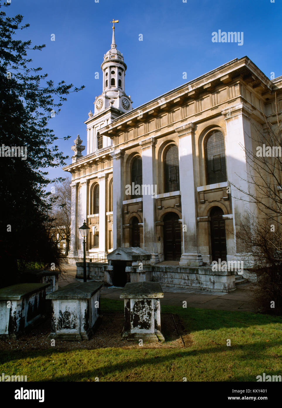 Greenwich, Londres : vestibule S & W clocher de St Alfege Church, du nom d'Anglo-Saxon martyr tué par les Danois. Construit 1714-18 par Nicholas Hawksmoor. Banque D'Images