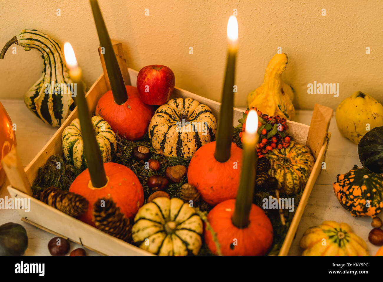 Décoration d'automne, les citrouilles, les bougies, Banque D'Images