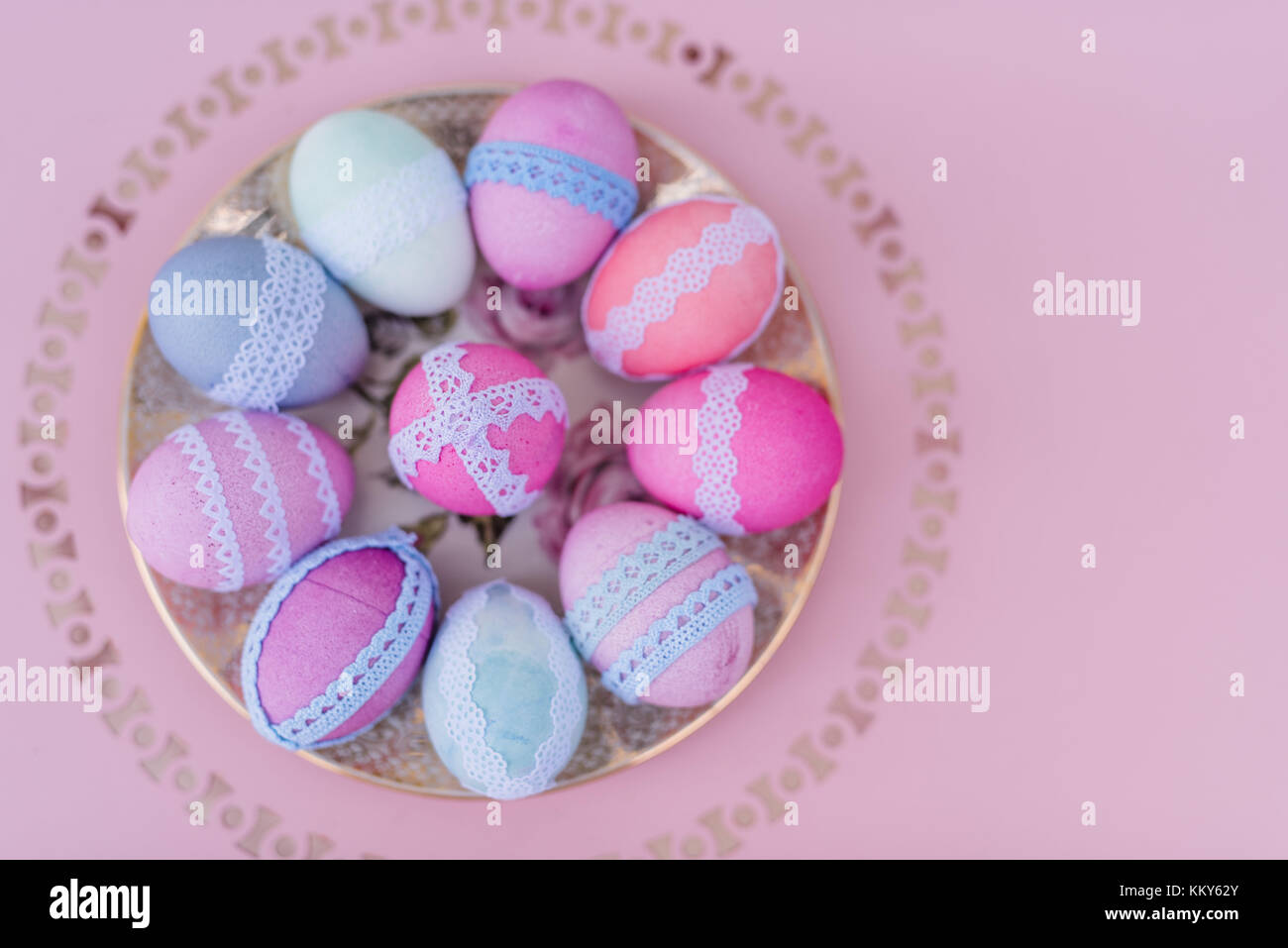 Décoration de Pâques, de la plaque, des œufs, de la dentelle, d'une vue d'ensemble, Banque D'Images